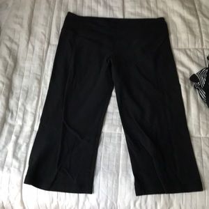 Lulu lemon cropped leggings.